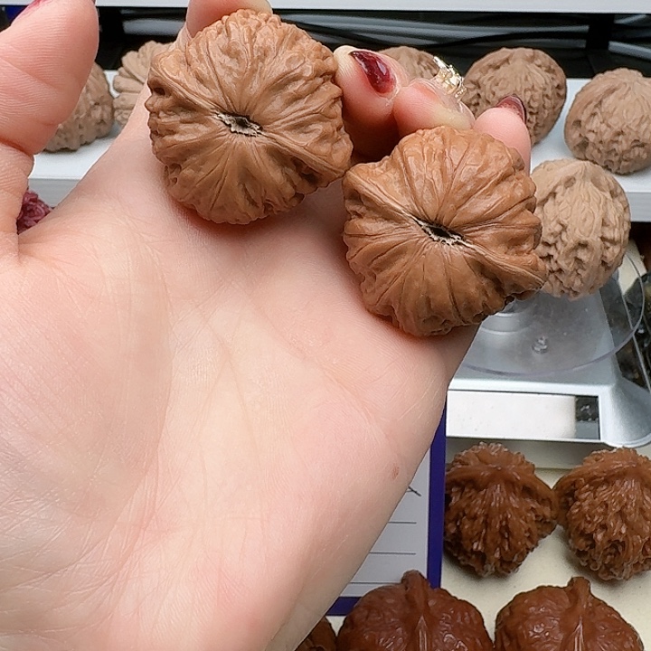 文玩核桃吊坠39全品铁锤妹妹（手工打底）