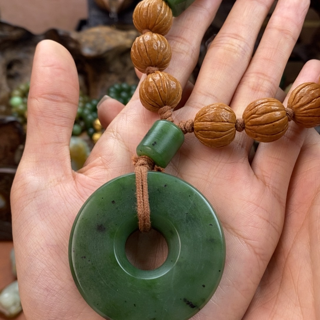 疯***癫和田玉（碧玉）未镶嵌颈饰