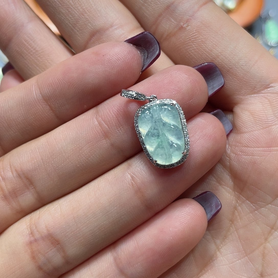 翡翠吊坠(不含链)18K金镶嵌