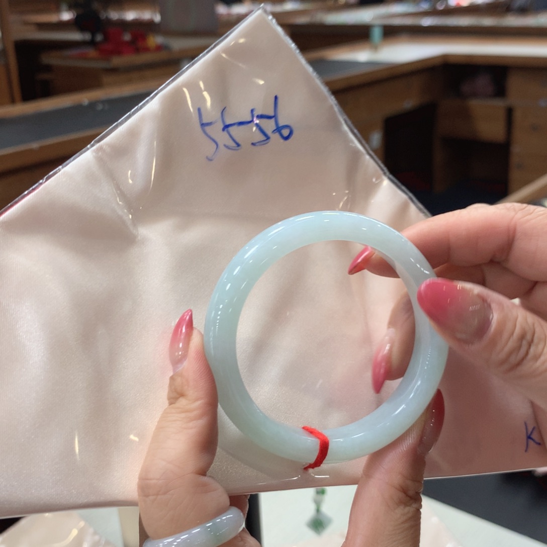 翡翠未镶嵌手镯48小时鉴赏