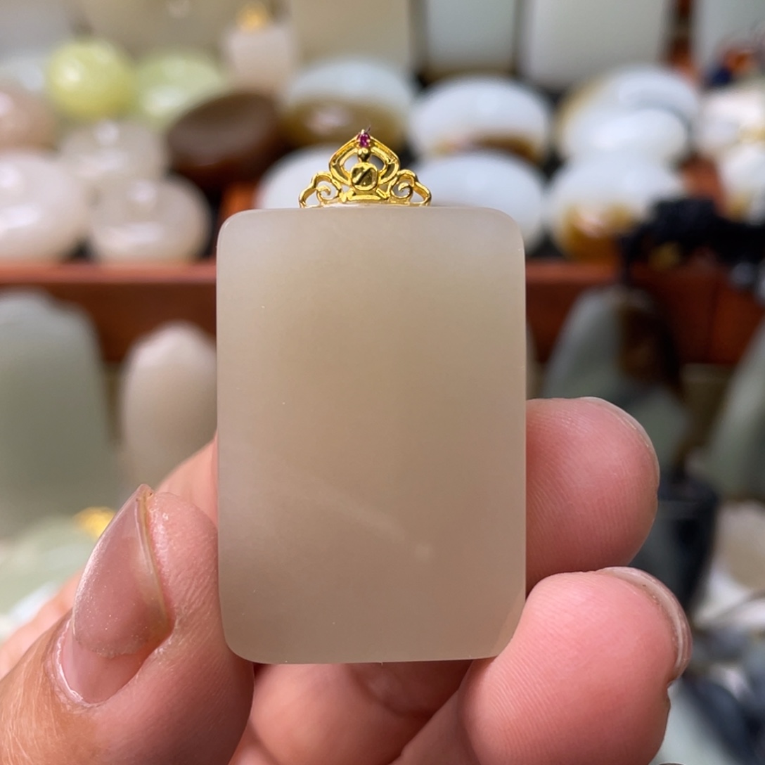 和田玉颈饰18K金镶嵌