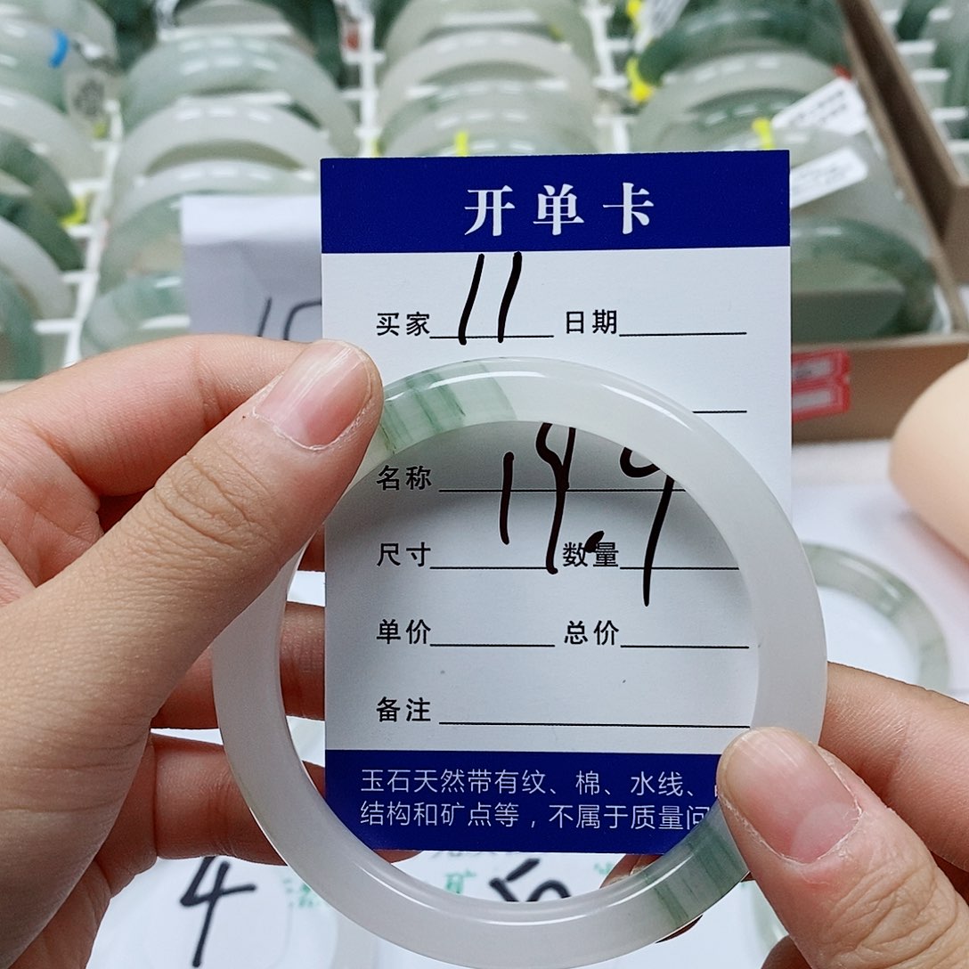 未镶嵌手镯石英质玉天山11