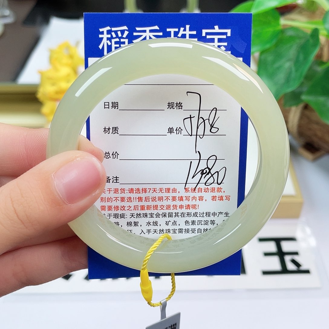和田玉手镯未镶嵌