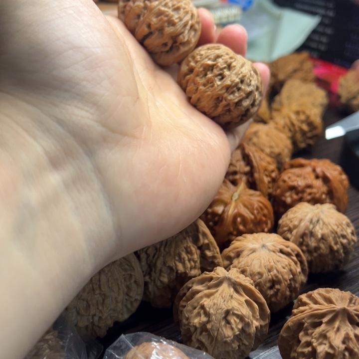 桃核把件蝴蝶磨盘一对卡40的