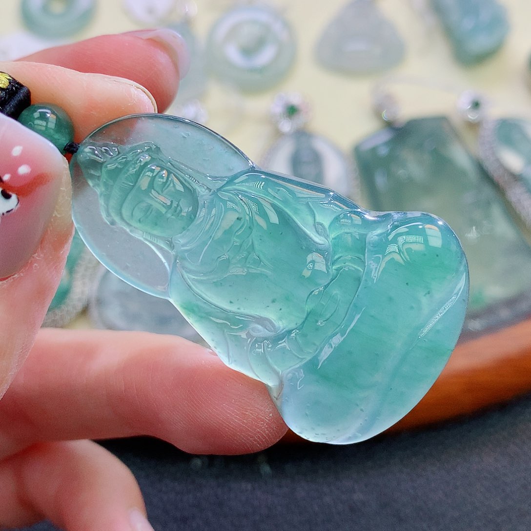 翡翠颈饰未镶嵌翡翠