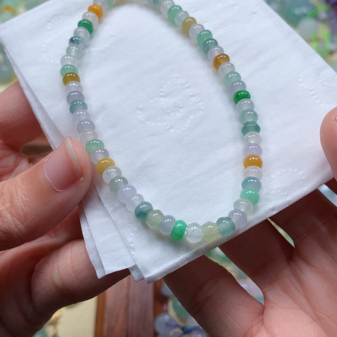 翡翠未镶嵌颈饰是