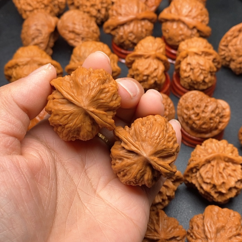 【闪购商品】文玩核桃把件36野狼