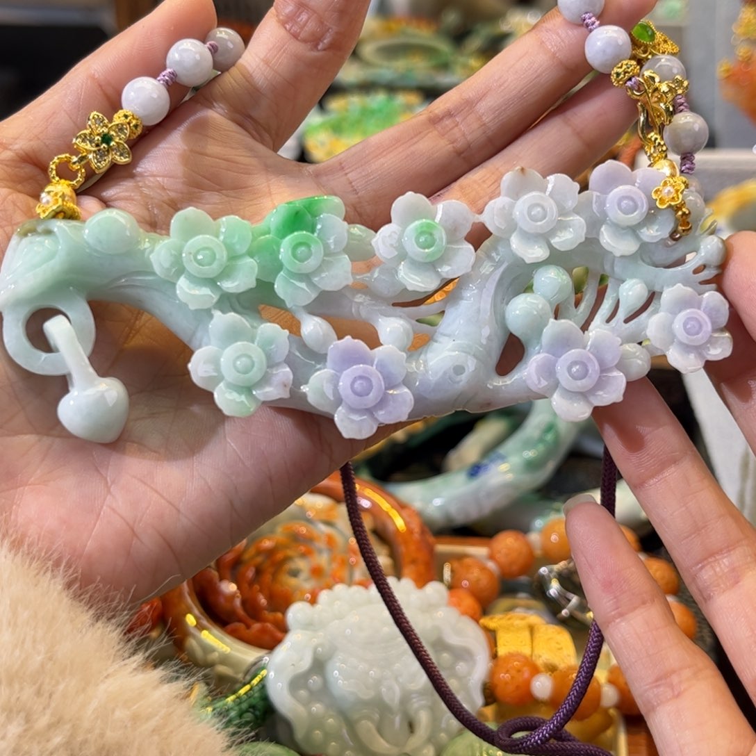 翡翠颈饰未镶嵌待编款