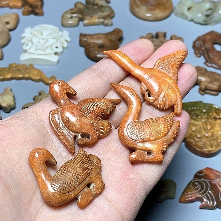 心***蕴和田玉未镶嵌颈饰