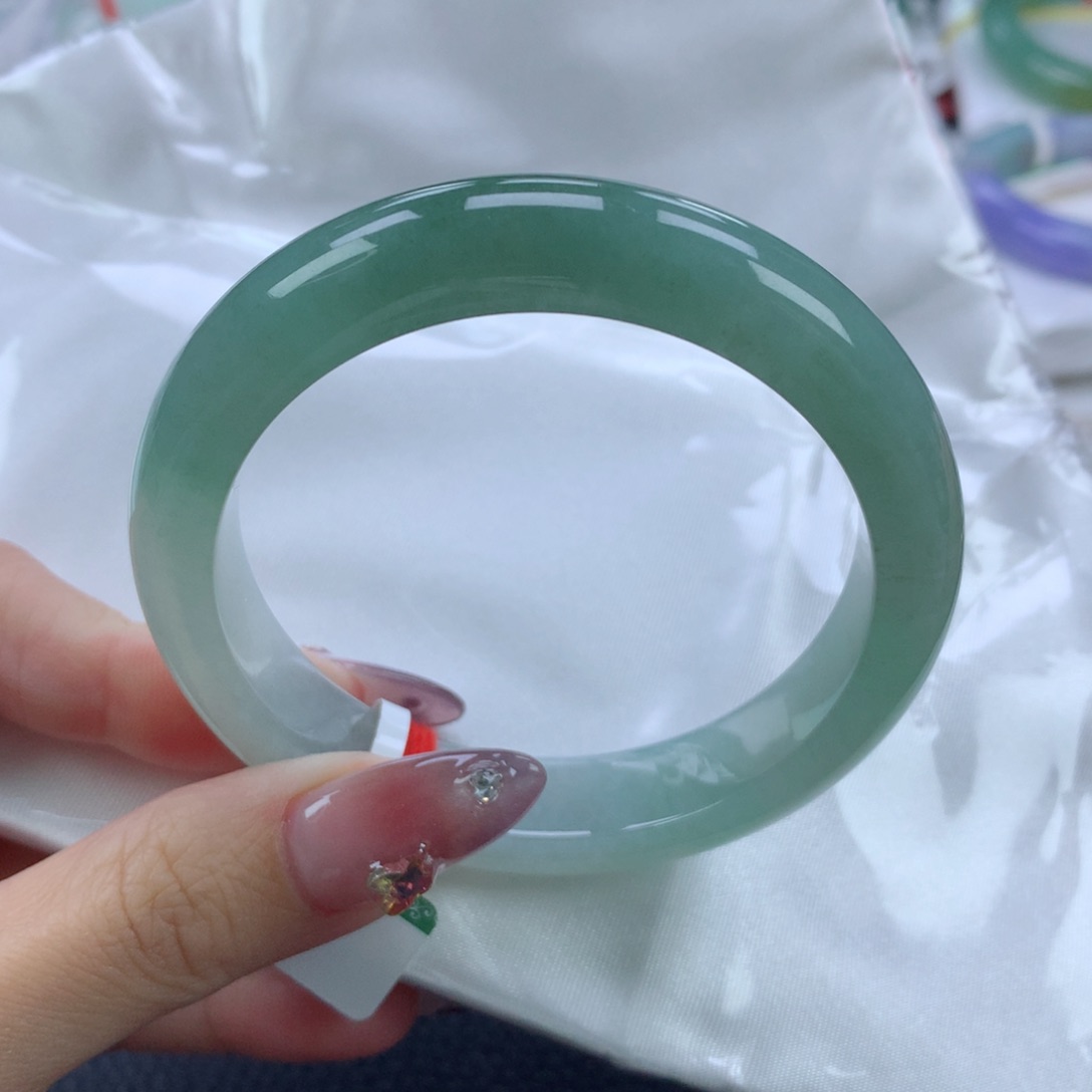 翡翠手镯未镶嵌56.4正圈