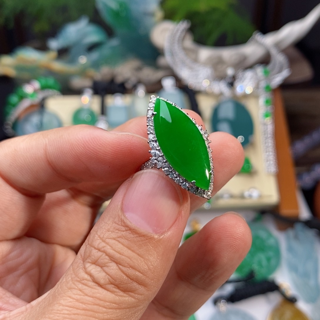 翡翠颈饰18K金镶嵌冰阳绿大马眼戒指吊坠两用款