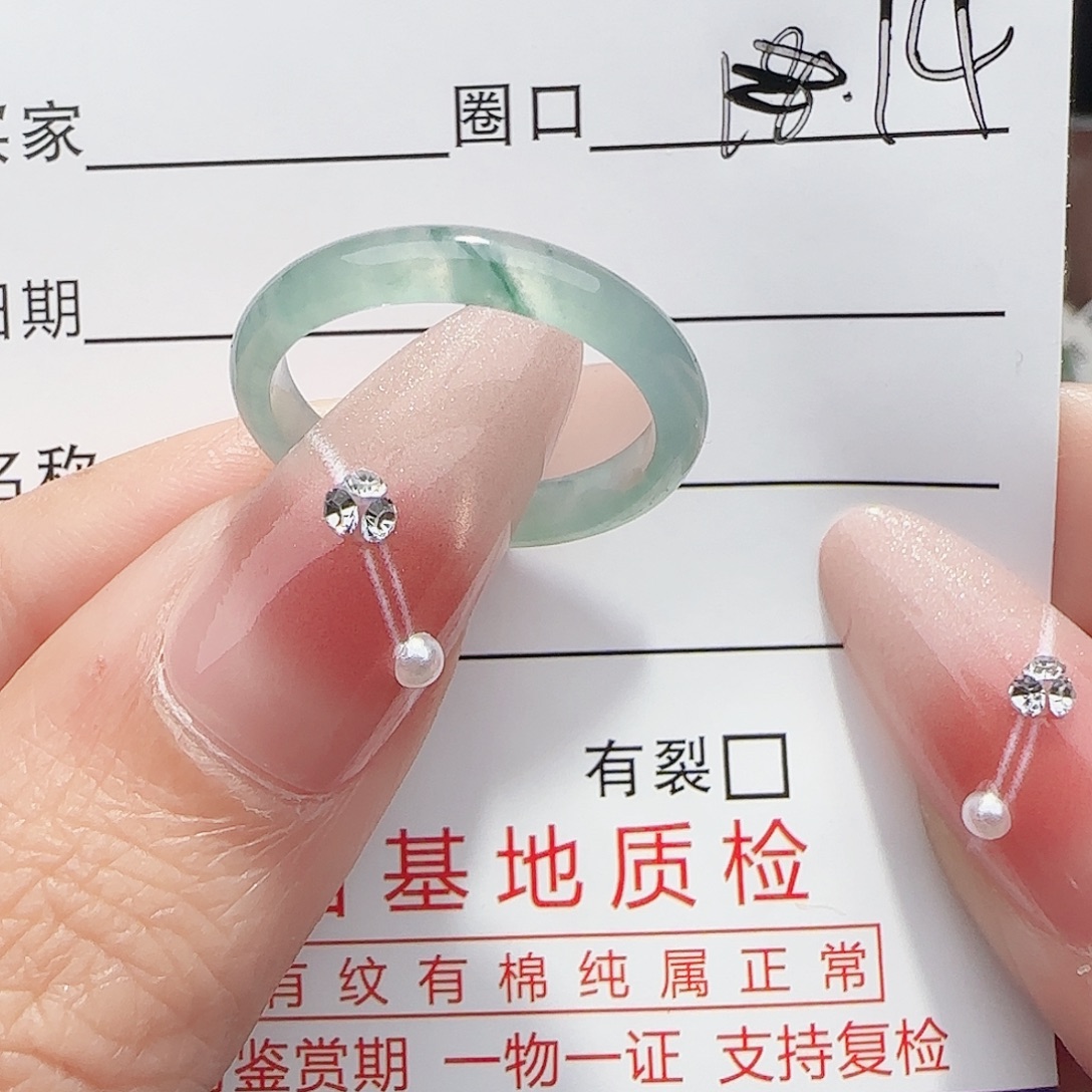 大***儿翡翠未镶嵌戒指戒指
