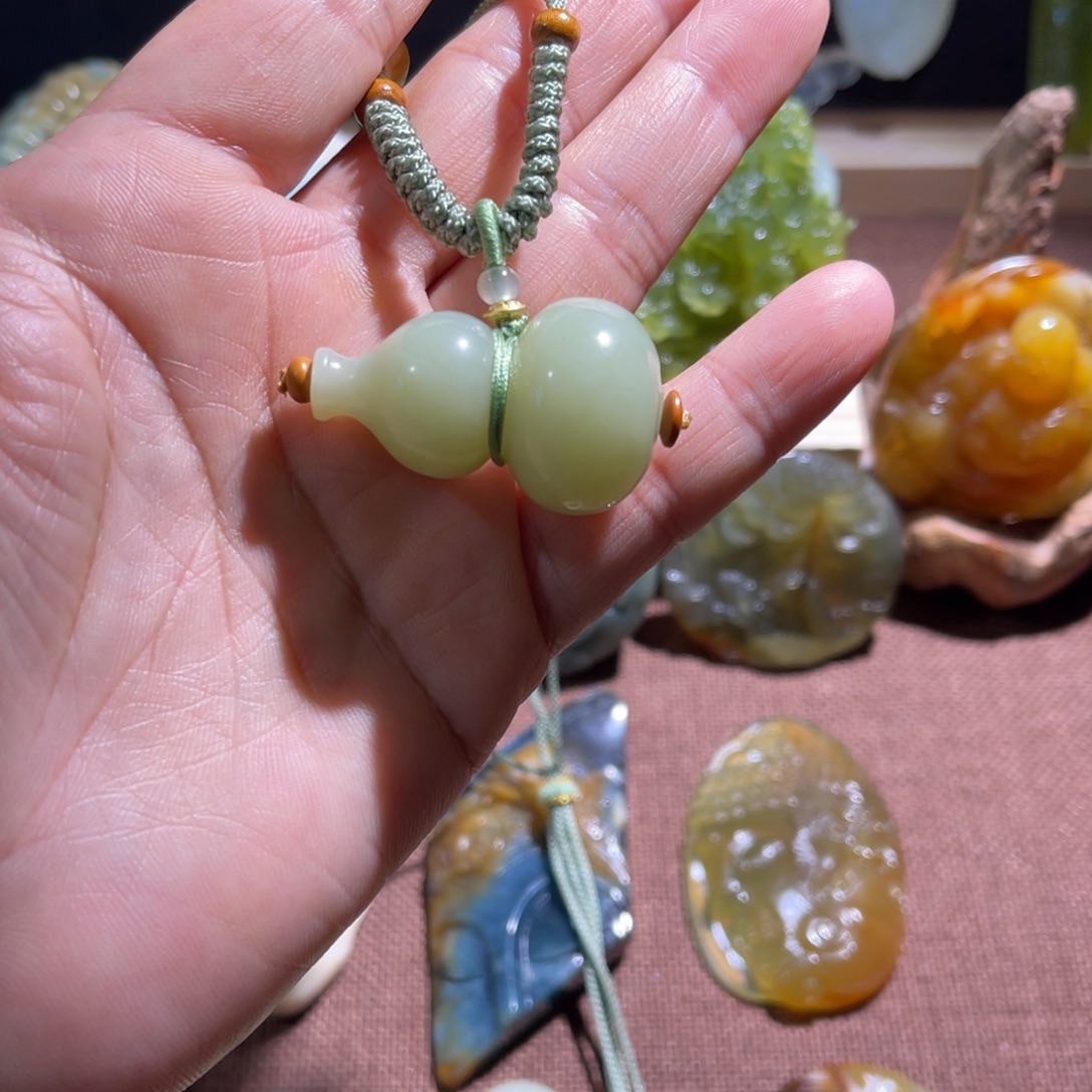 *****蛇纹石玉未镶嵌颈饰