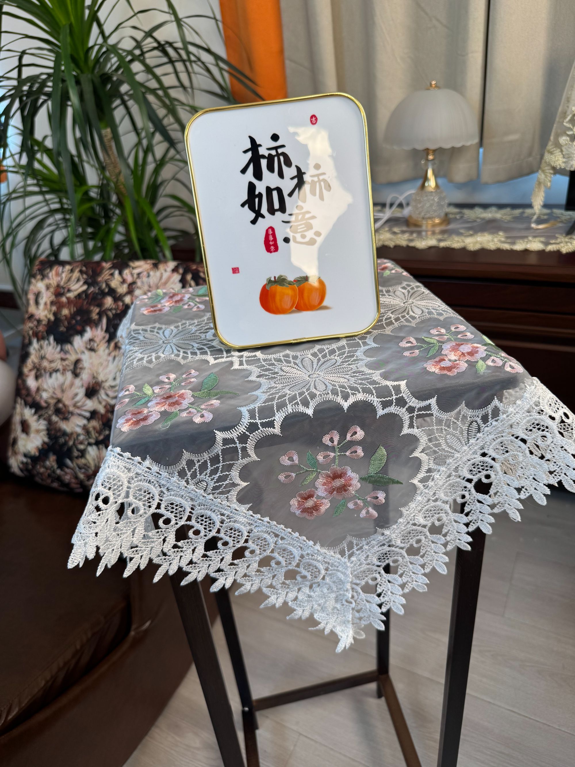 816-2家用丝光线小桃花叶形花边欧式盖巾（60*60cm)
