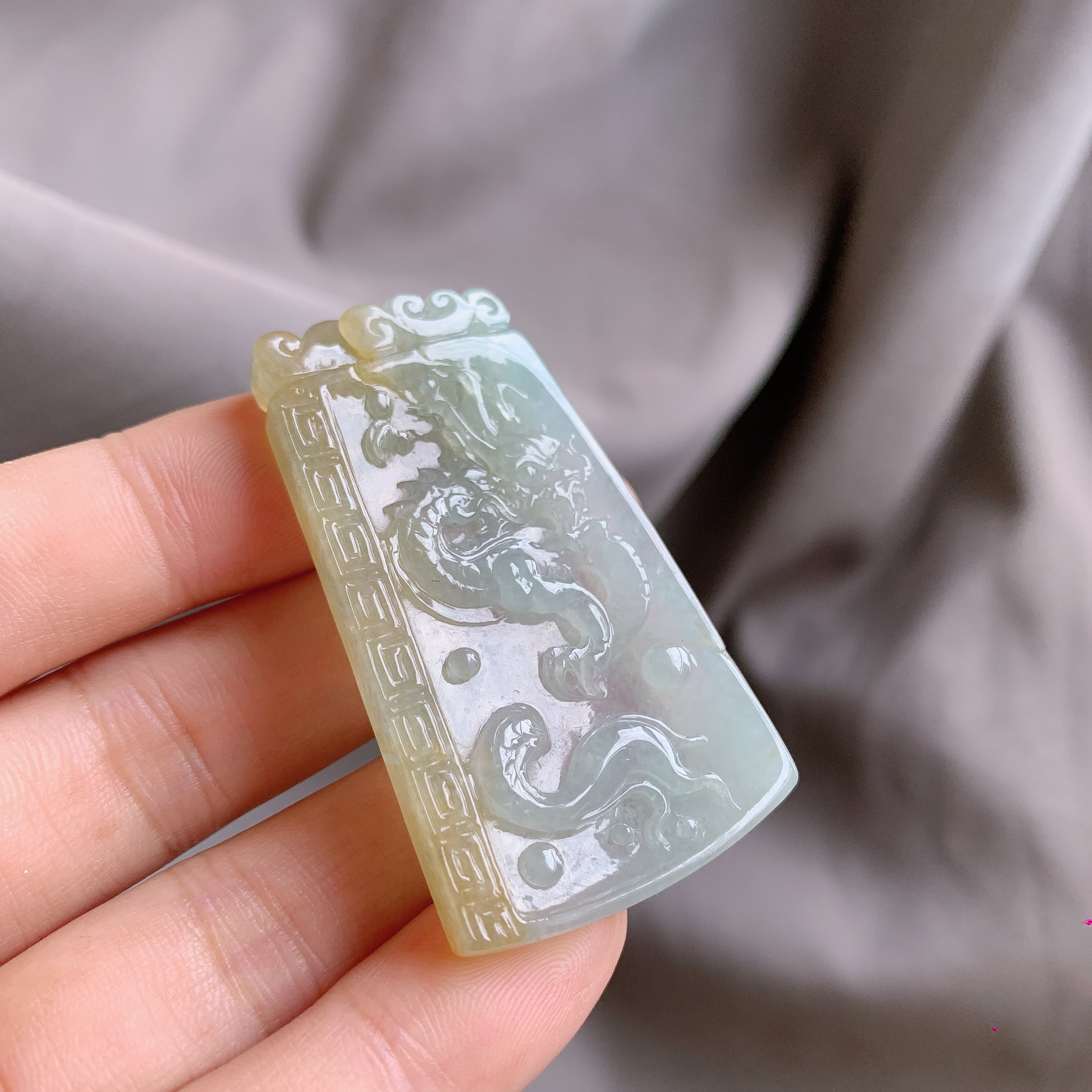 天然a货翡翠冰种黄翡龙牌吊坠尺寸56.6x32x5.6mm雕刻男士方牌精雕