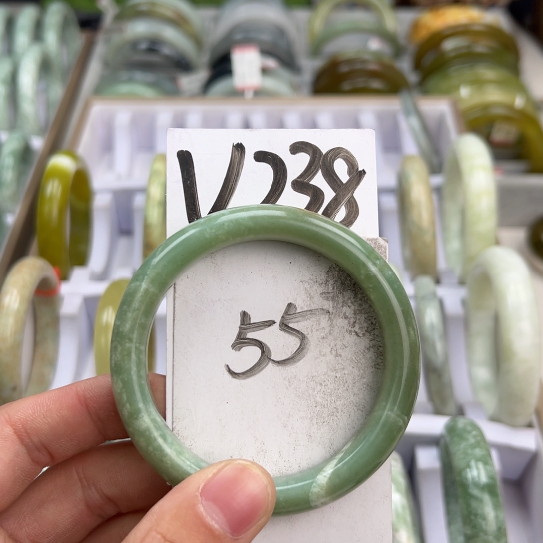 岫玉手镯未镶嵌天然岫玉