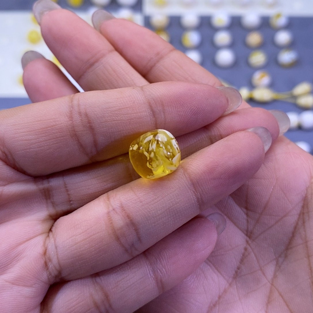 未镶嵌琥珀珠宝奇石钟*