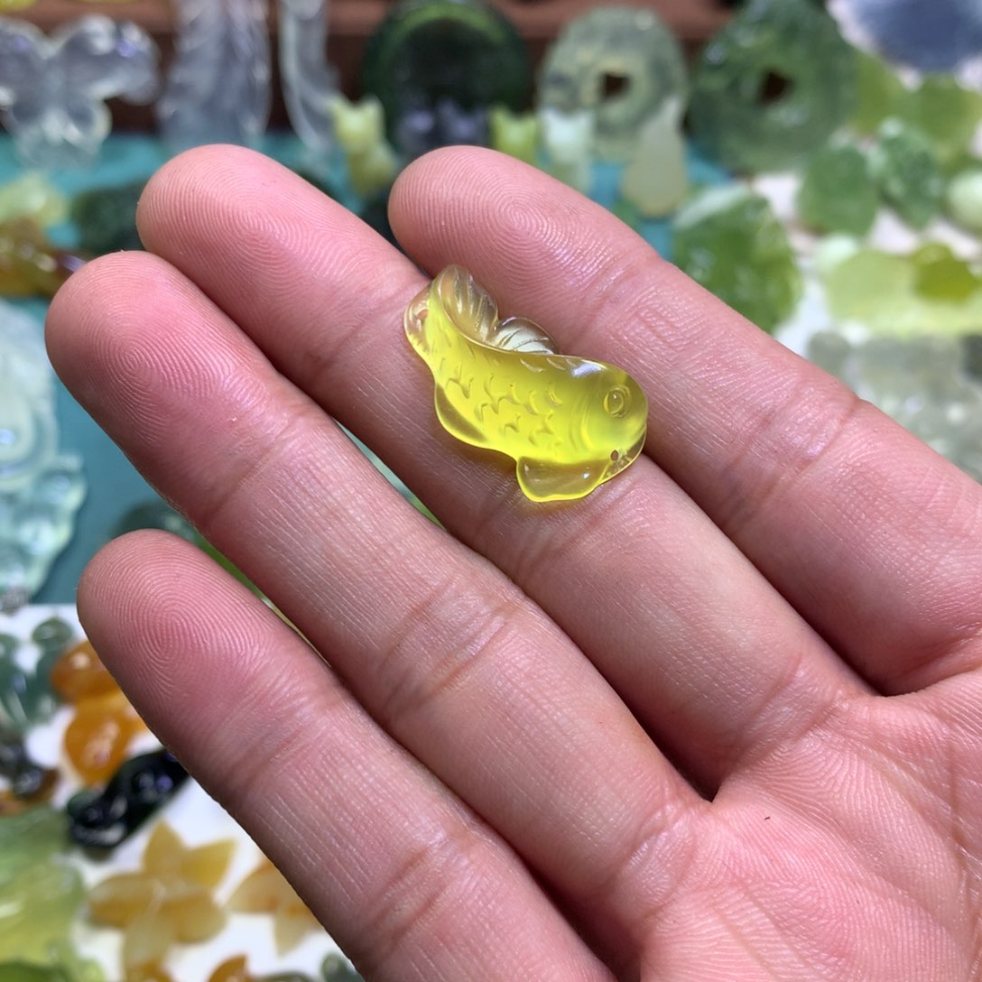 岫玉颈饰未镶嵌锦鲤