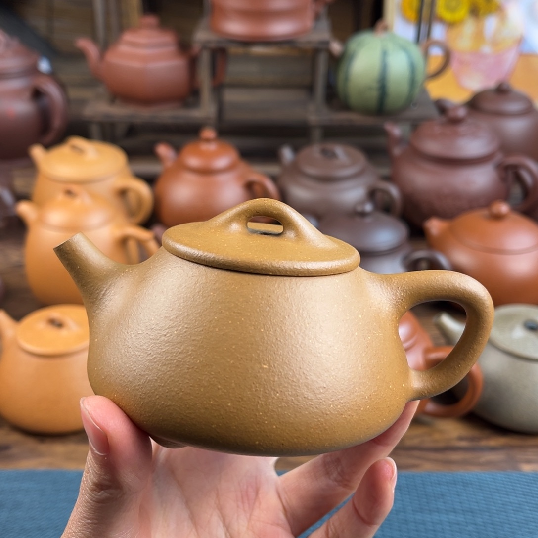 紫砂茶壶手工制作工艺精湛