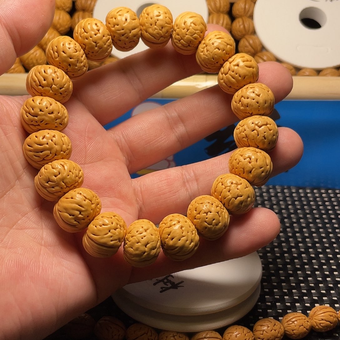 ꧁***꧂桃木纽扣套，度，皮质好，密度大