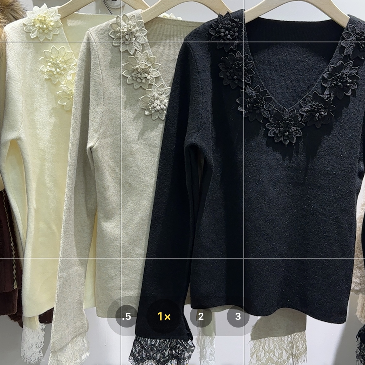 （欣姐臻选）法式立体花朵V领针织衫