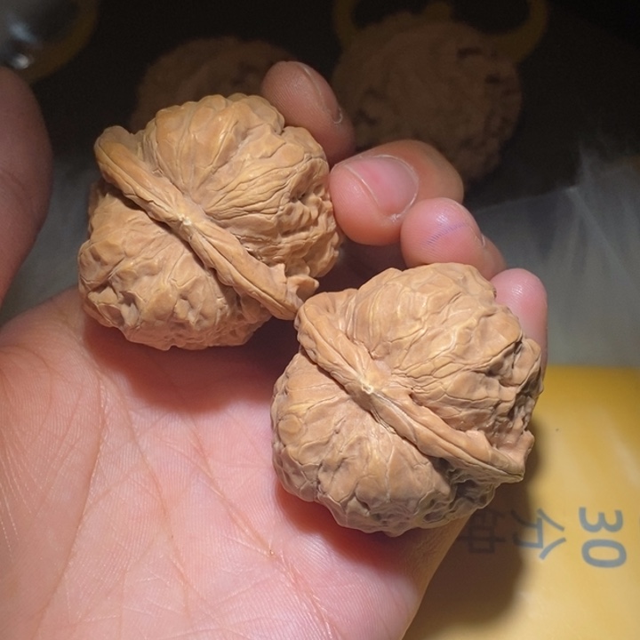 凯***雨吊坠桃核满黄蛤蟆头