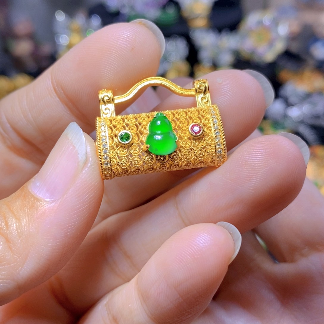 翡翠银S925镶嵌耳钉天然翡翠