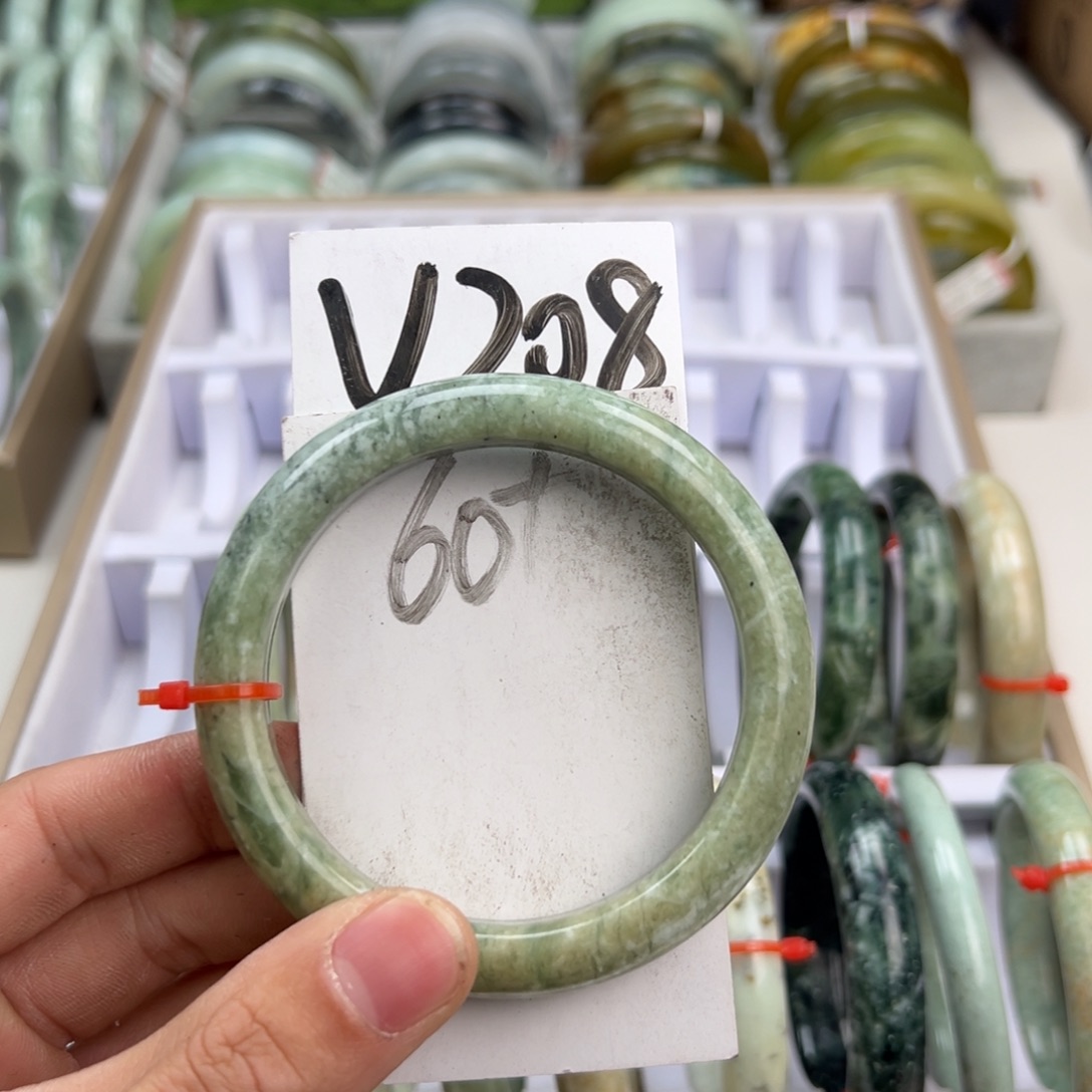 岫玉手镯未镶嵌天然岫玉