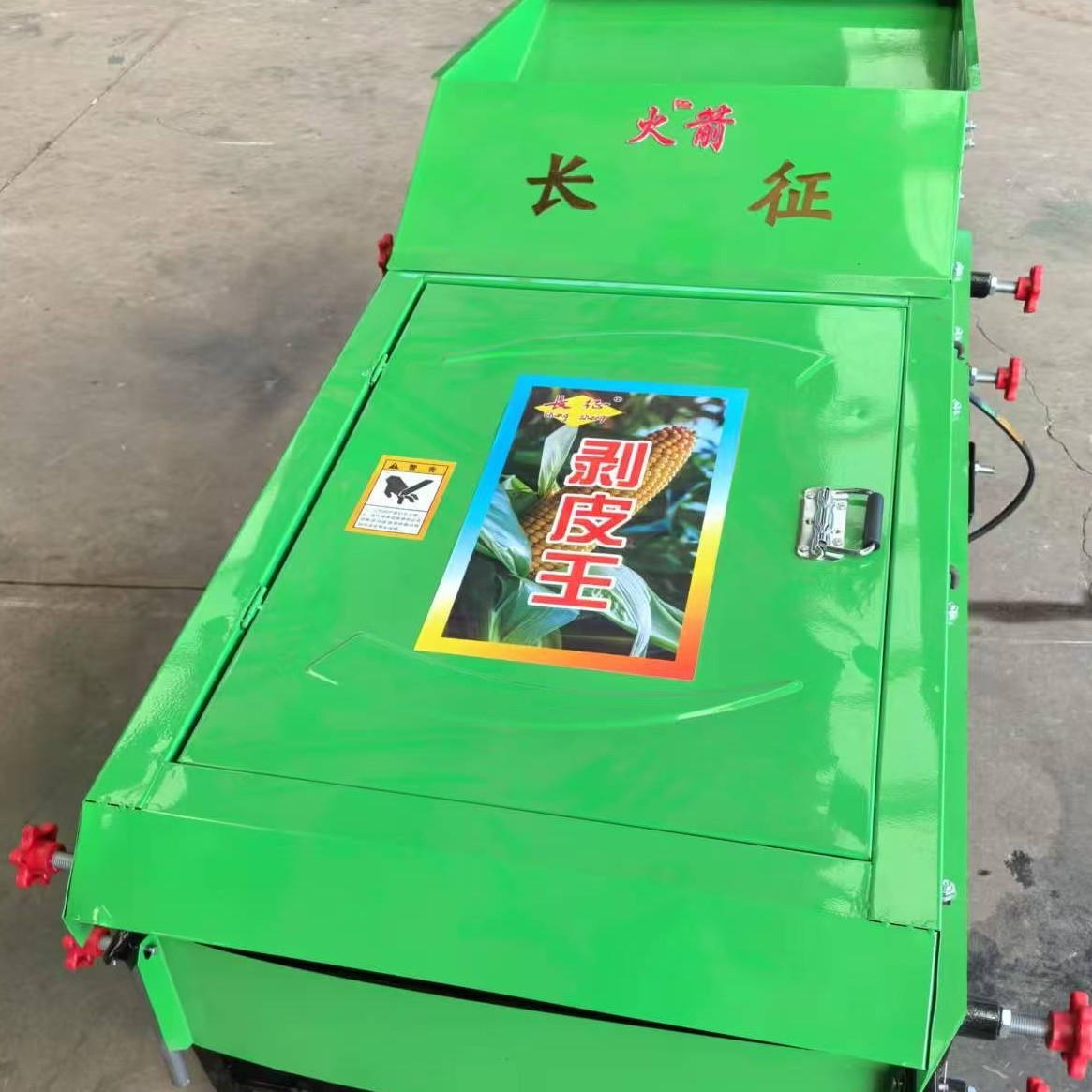 玉米扒皮机机器有4轴半铁半皮有6轴和8轴的皮条加皮块