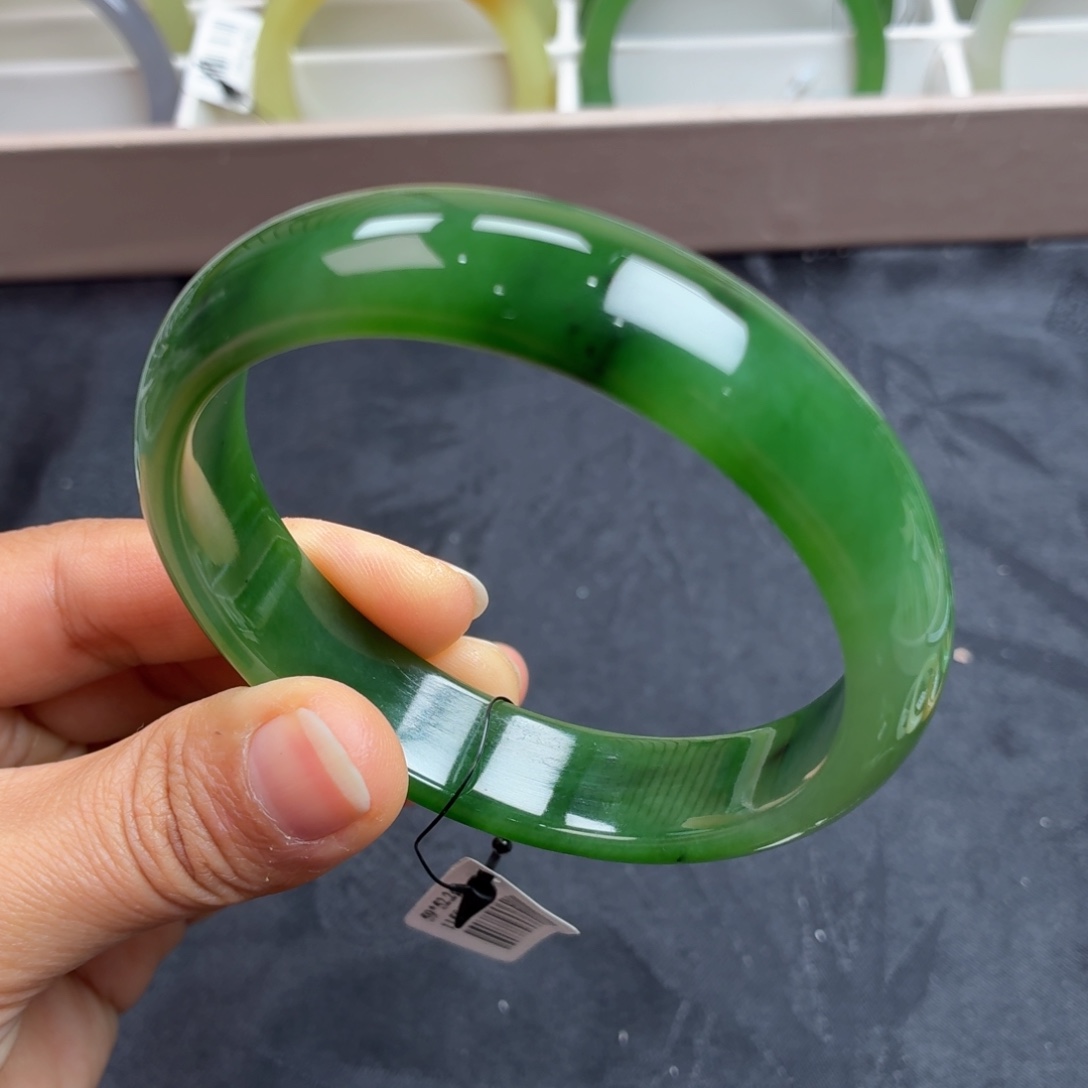 和田玉未镶嵌手镯碧玉红皮59圈