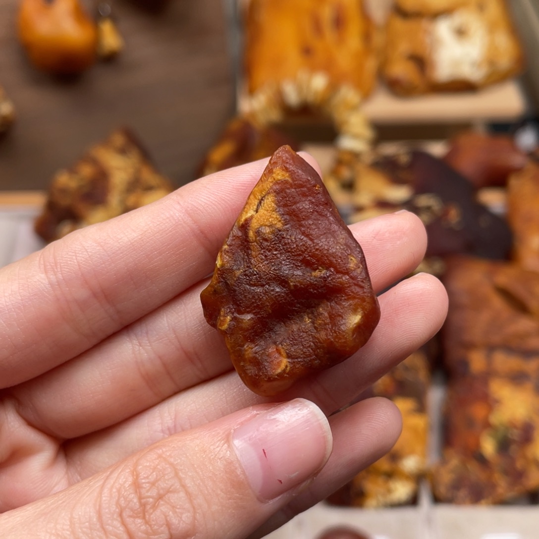 琥珀未镶嵌珠宝奇石