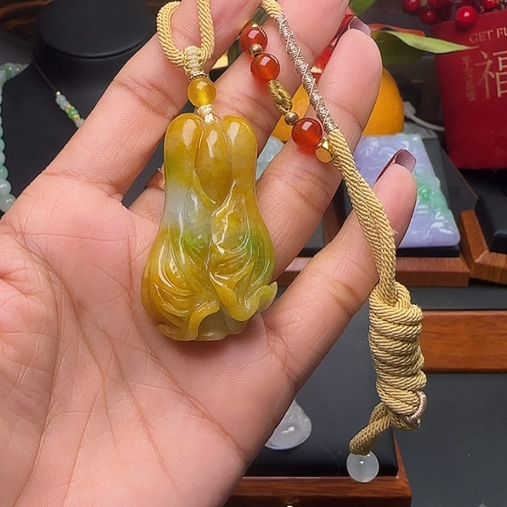 翡翠颈饰未镶嵌白菜