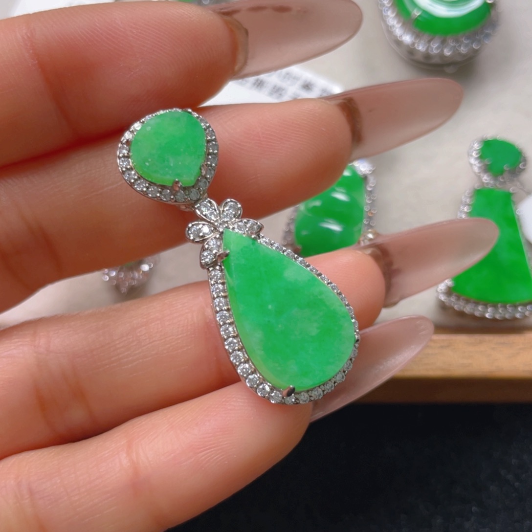 翡翠颈饰银S925镶嵌翡翠