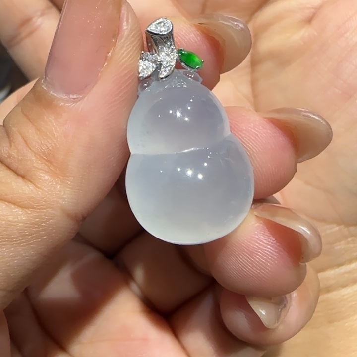 颈饰18K金镶嵌翡翠L葫芦
