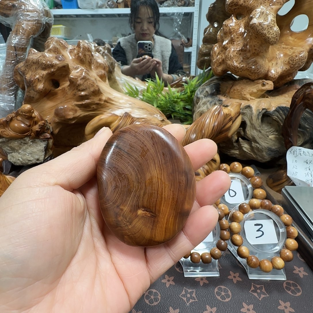 柏木（崖柏）太行崖柏陈化黑油闻香手把件