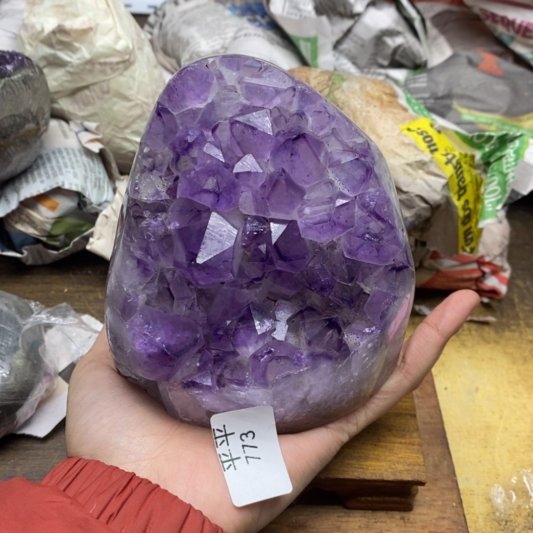 紫晶乌拉圭未镶嵌