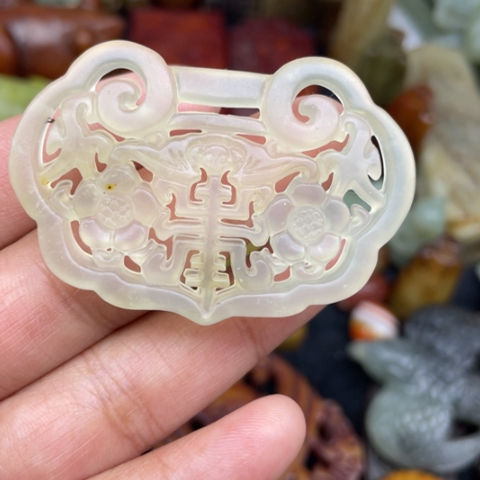 蛇纹石玉未镶嵌颈饰2