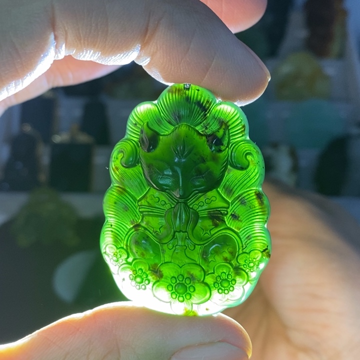 蛇纹石玉颈饰未镶嵌