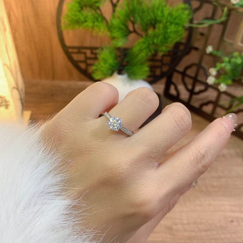 铂金戒指女款pt950铂金莫桑钻戒指一克拉闭口求婚戒指送女友礼物