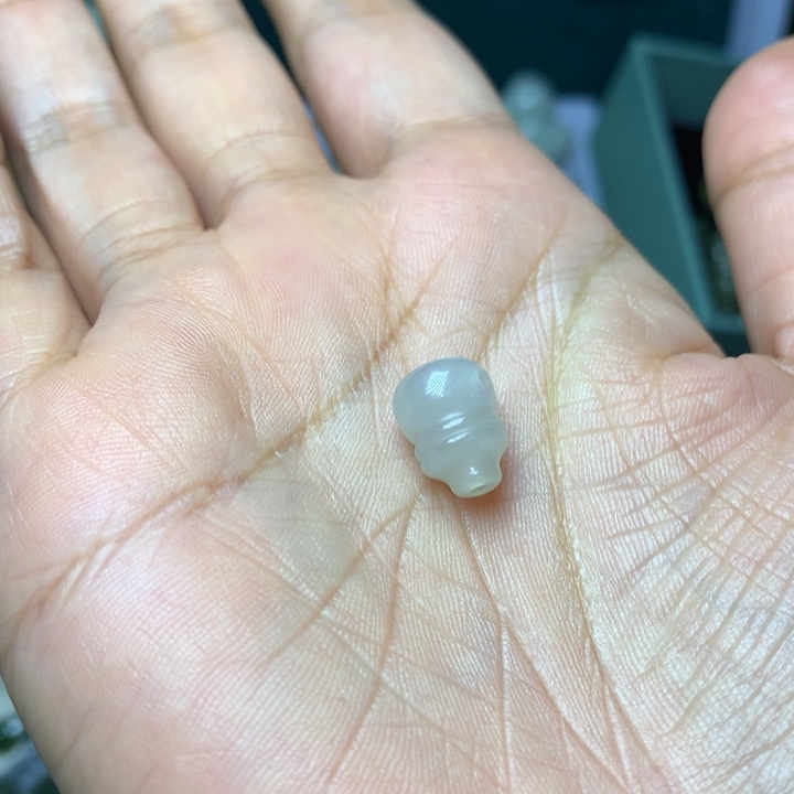 颈饰未镶嵌和田玉（糖玉）