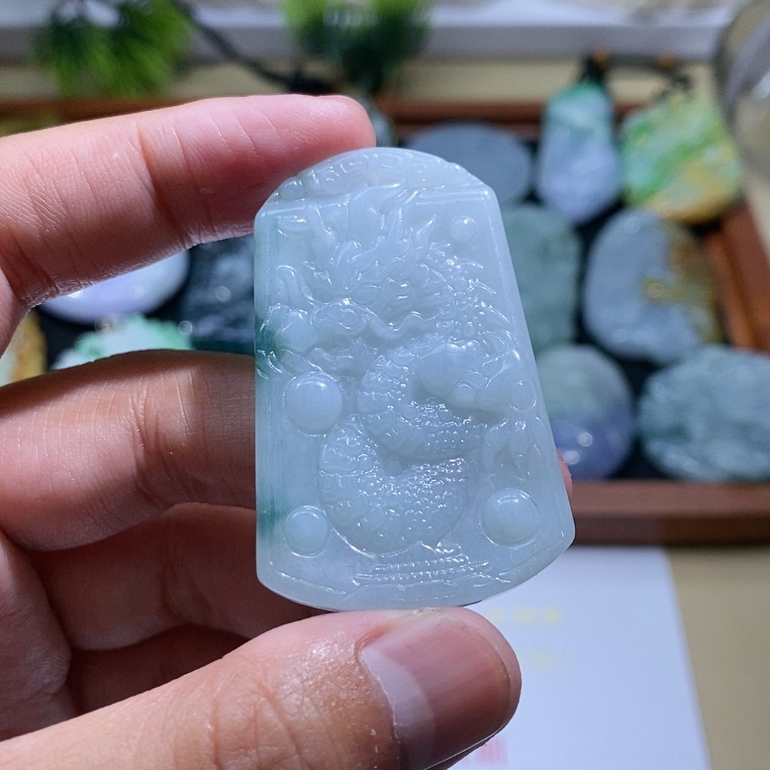 【闪购商品】翡翠颈饰未镶嵌龙牌