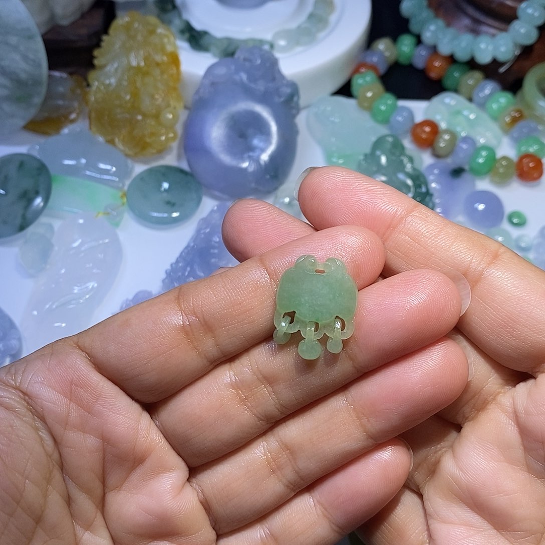 定制翡翠未镶嵌锁