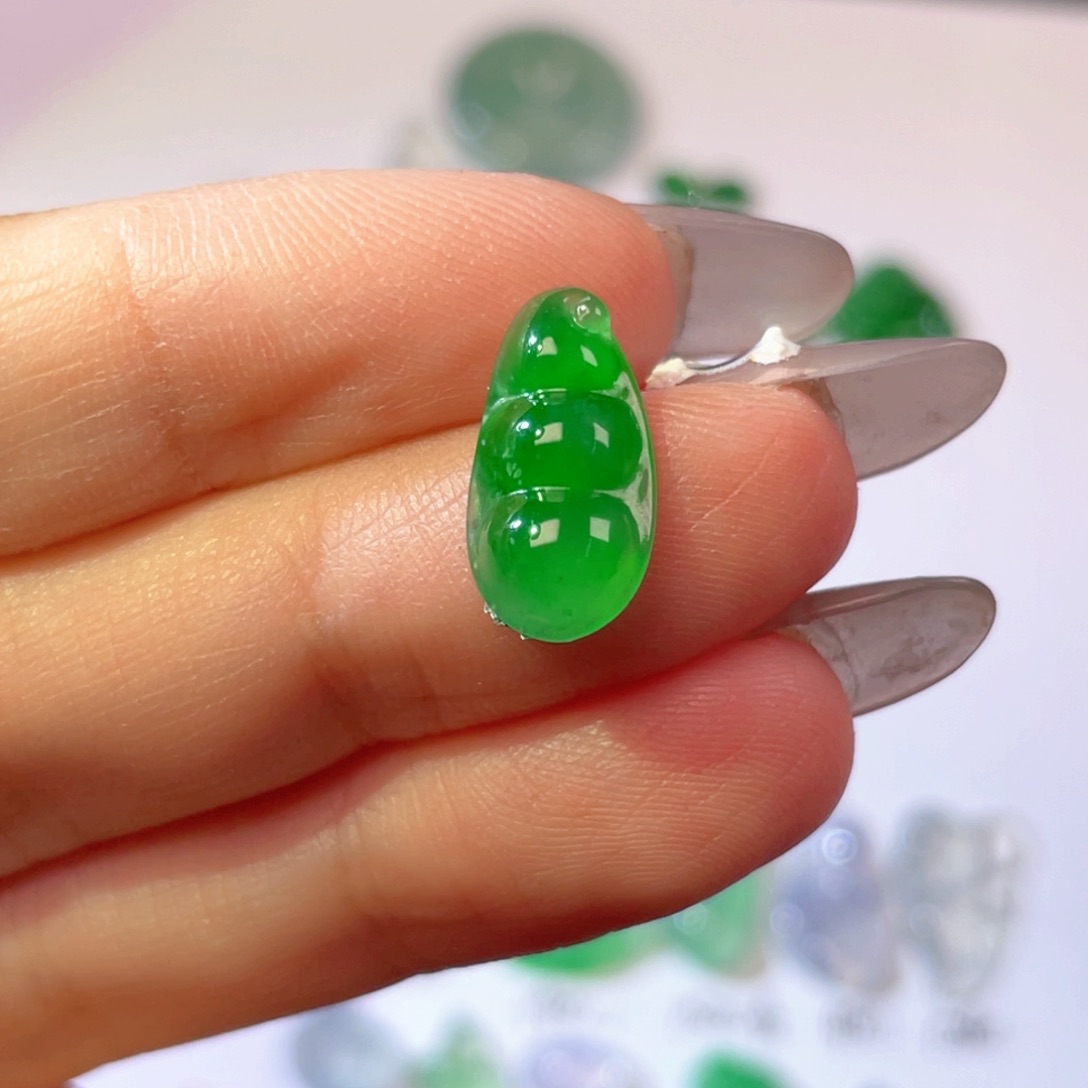 翡翠颈饰未镶嵌裸石