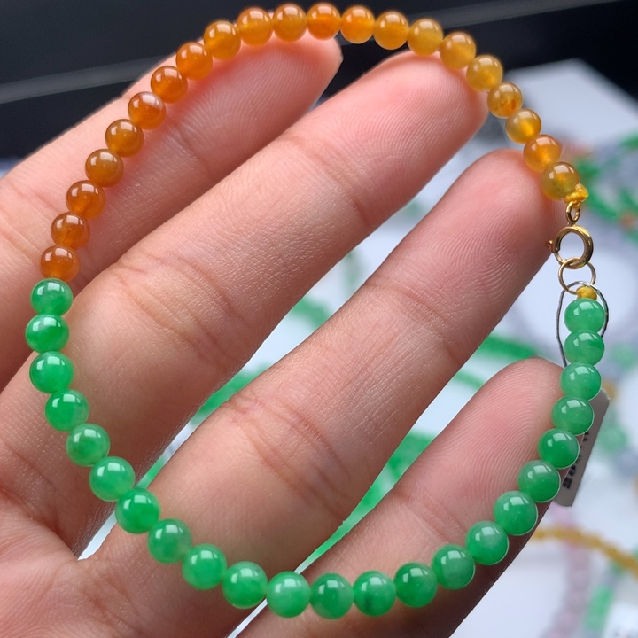 翡翠手镯未镶嵌卡