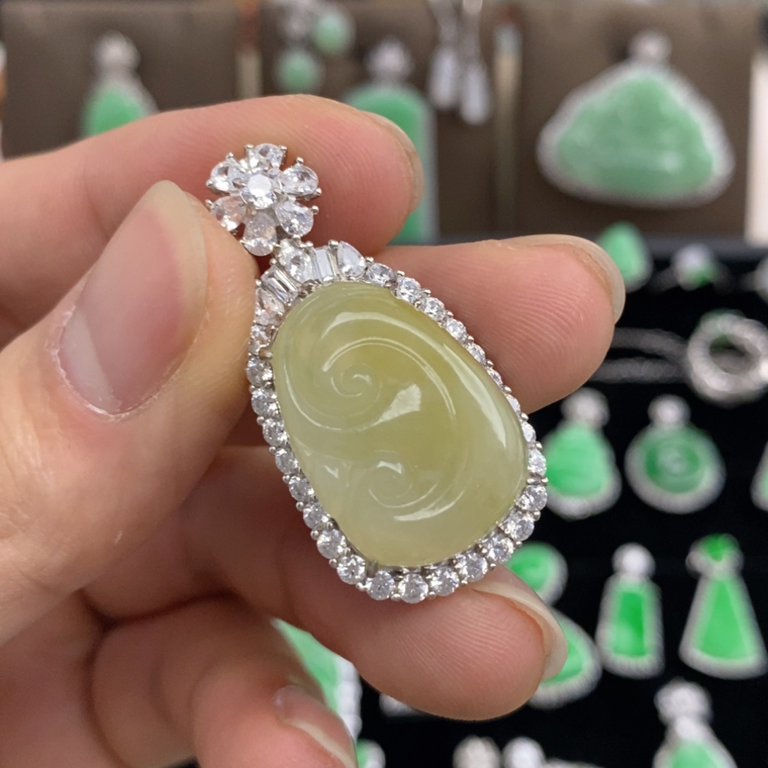 翡翠颈饰银S925镶嵌天然翡翠