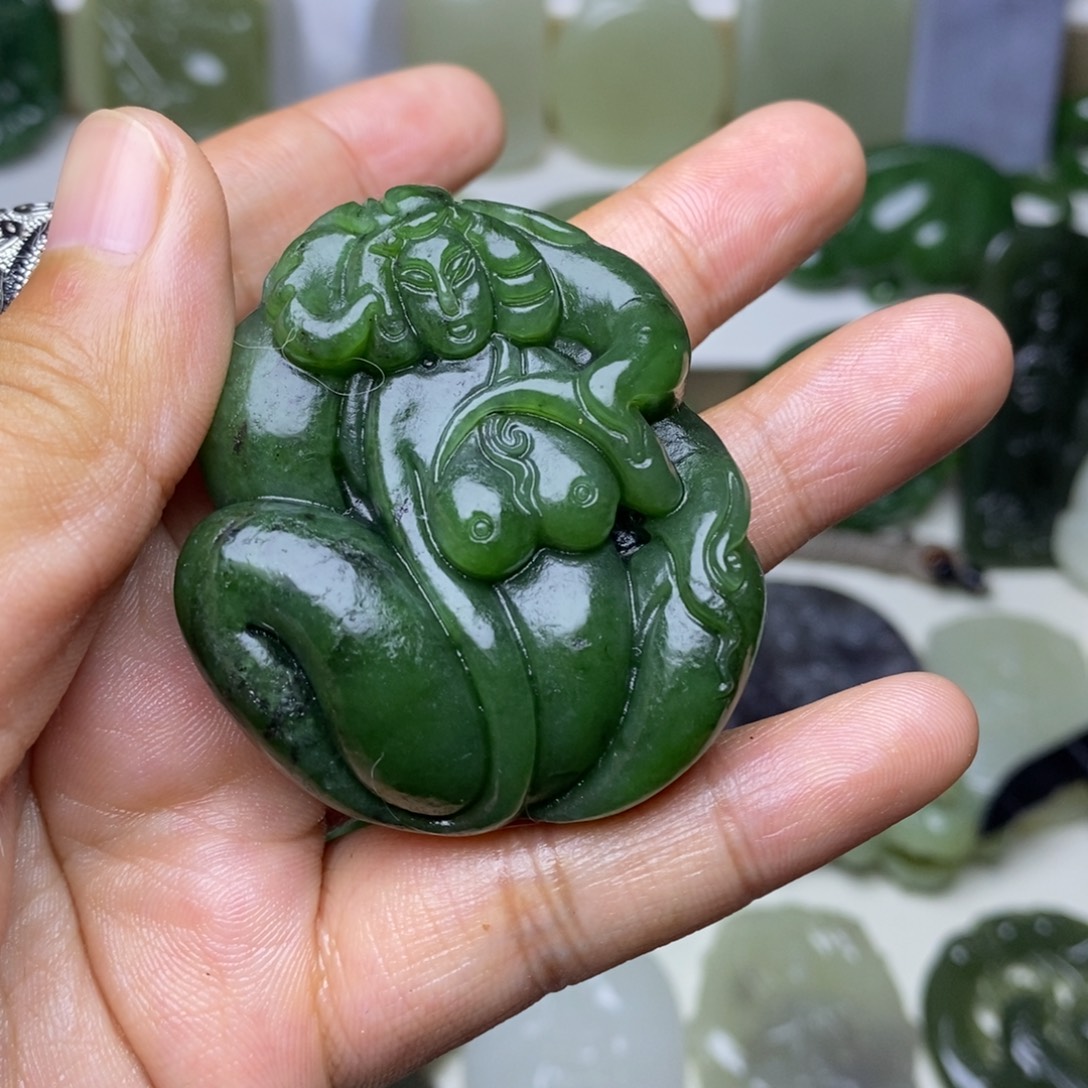 和田玉未镶嵌颈饰