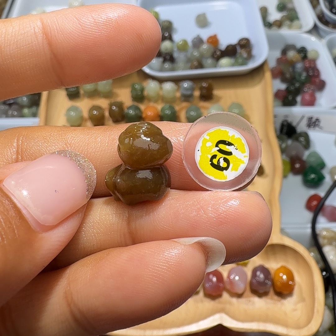 用***2和田玉未镶嵌珠宝奇石