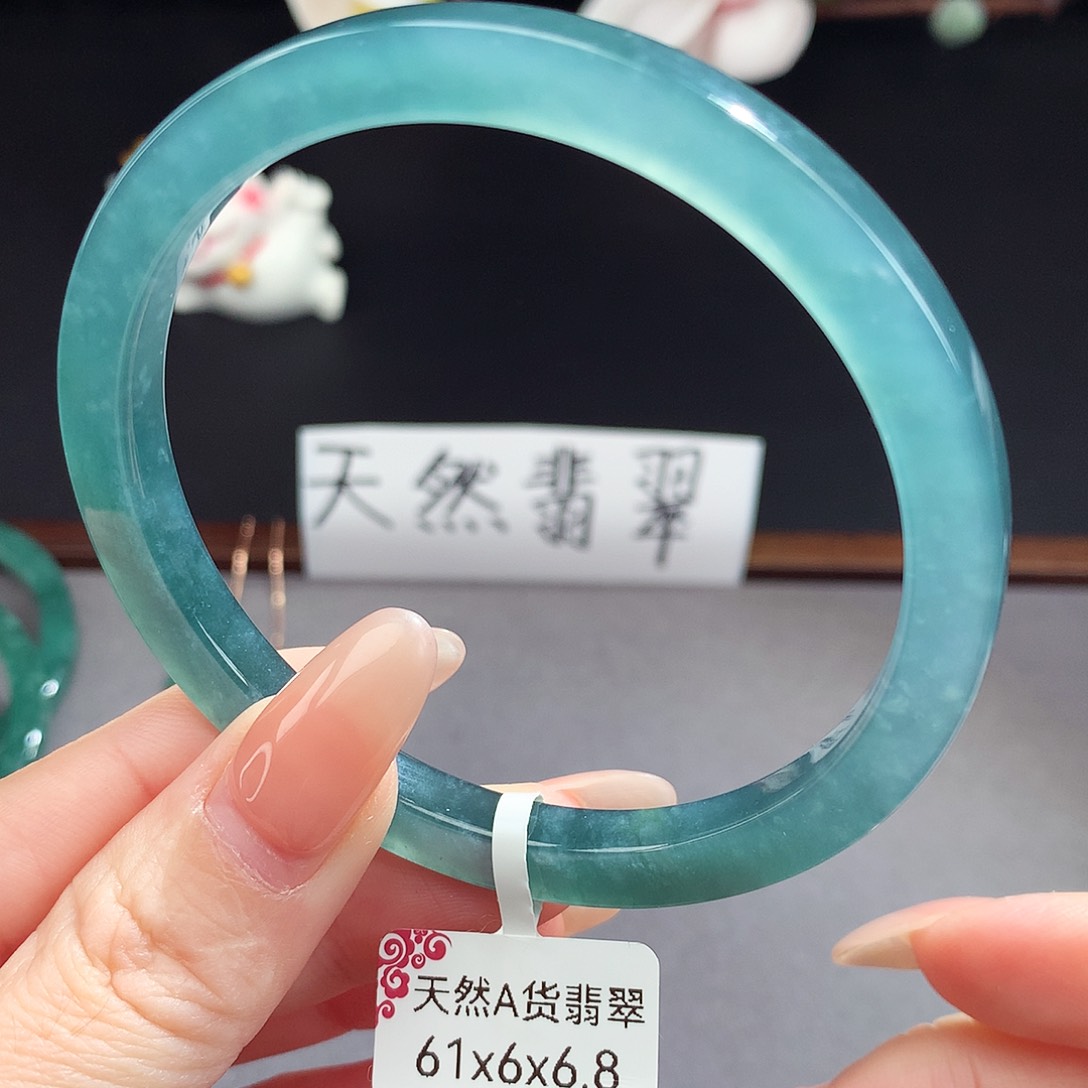 翡翠手镯（圆镯）未镶嵌