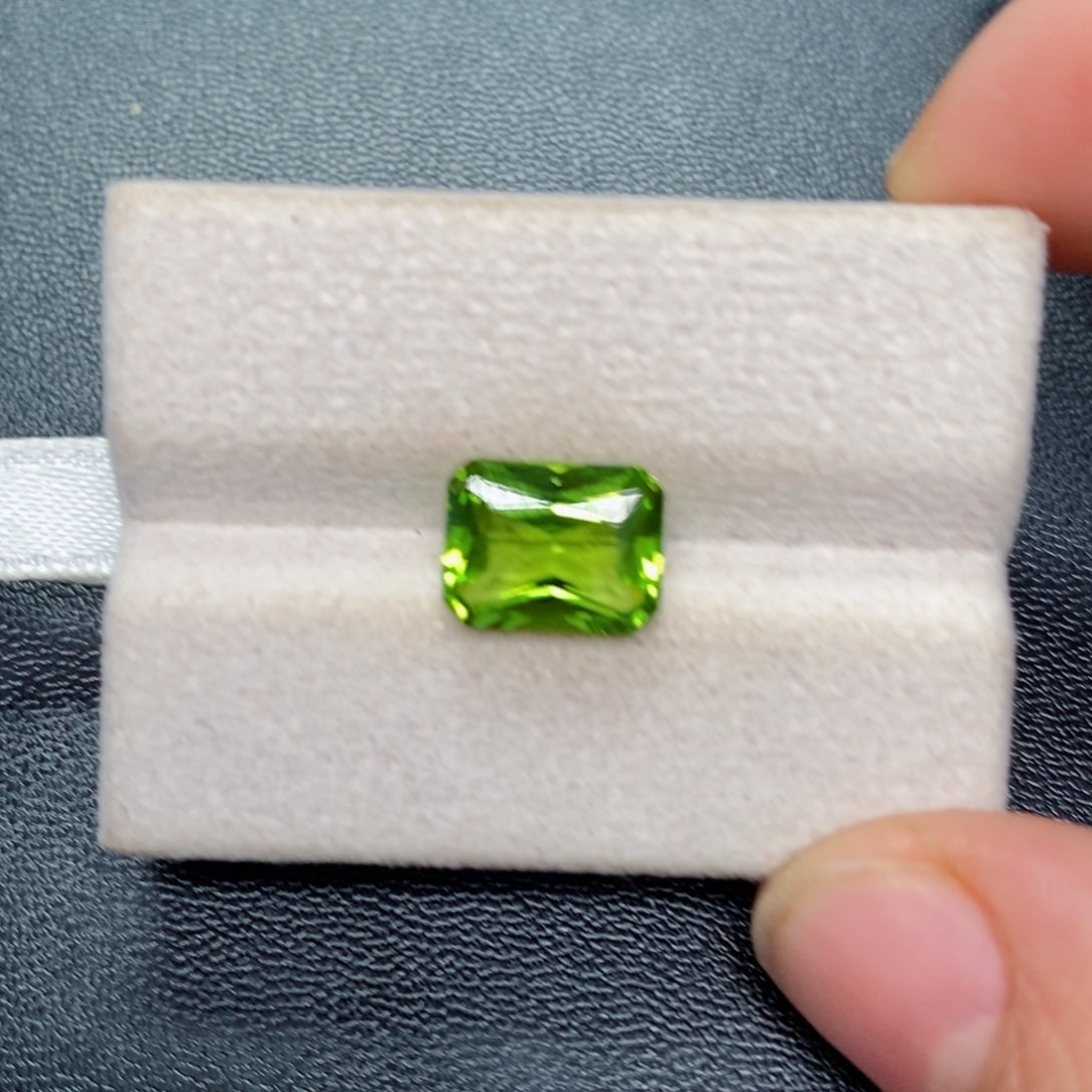 橄榄石裸石未镶嵌3.79