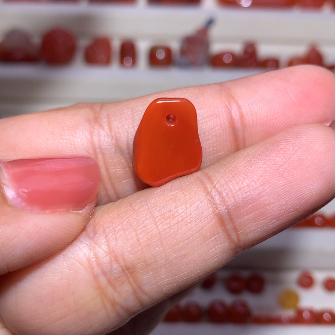 南红玛瑙未镶嵌随型侧挂满肉柿子锦 微纹